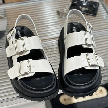 Yaz Kadın Sandalet Moda Metal Dekorasyon Bayanlar Zarif Gladyatör Ayakkabı Açık Elbise Platformu Flats Sandalias