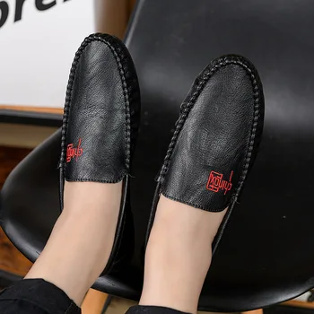 2023 Süet Erkek rahat ayakkabılar Lüks Marka Erkek Loafer'lar Moccasins Moda Erkek Ayakkabı Nefes Slip-on Erkek Tembel sürüş ayakkabısı