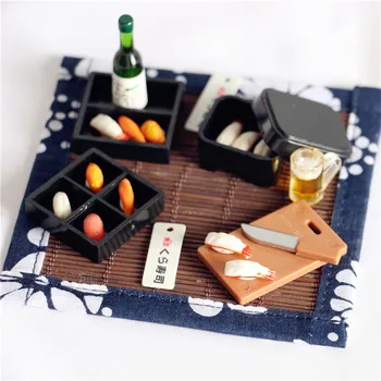 Dollhouse Mini suşi tabağı Mat Öğle Yemeği Tepsisi Izakaya Dekorasyon Minyatür Ürünler Gıda Suşi Sashimi Bebek Evi Aksesuarları Mutfak