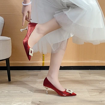 Moda İnci Toka İnce Topuklu Pompalar - Zarif Düğün Partileri için İdeal, Sivri Burunlu kadın ipek Slip-On Yüksek Topuklu Ayakkabılar