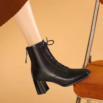 2023 Moda Çizmeler Kadın Kış Ayakkabı Kadın Sıcak Kare Ayak yarım çizmeler Yeni Dantel-Up Kadın Ayakkabı Yumuşak Deri Fermuar Yüksek Topuklu