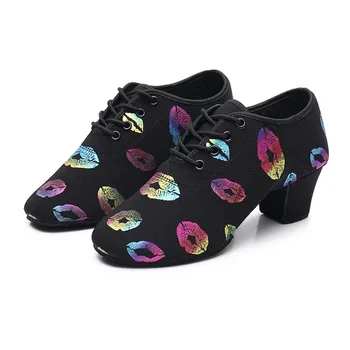 Yeni Stil Kadın Renkli Dudak Baskı Latin Dans Ayakkabıları Yetişkin Tuval Modern Balo Salonu Caz Dans Sneakers 3 cm / 5 cm Istikrarlı Topuk