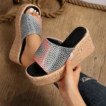 Ev terlikleri Platformu kadın ayakkabısı Düşük Lüks Slaytlar Bir Kama Peep Toe Büyük Boy 2023 Tasarımcı Yaz Toynak Topuklu Kumaş Kauçuk