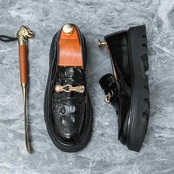 Adam Kalın Taban Loafer'lar Düğün Moda Parti Düz Renk Elbise rahat ayakkabılar Yuvarlak Ayak Deri Günlük Siyah Slip-On ayakkabılar
