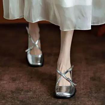 Bayanlar Yaz Yeni Gümüş Tek ayakkabı Moda kadın Mizaç Yuvarlak Kafa Tıknaz topuk Sandalet Marka Tasarımcısı Yüksek Topuklu 2023