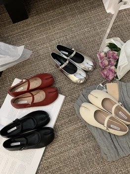 Retro Kadın Ayakkabı Sonbahar Yumuşak Yuvarlak Ayak Sığ Ağız Rahat Kadın Sneakers Flats Mokasen Güz Yeni düğün elbisesi Yaz Katı
