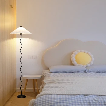 Iskandinav Minimalist Pilili Kumaş Led Zemin Lambası Oturma Odası Ev Dekor Kanepe Köşe Ayakta masa lambası Yatak Odası Başucu Lambası