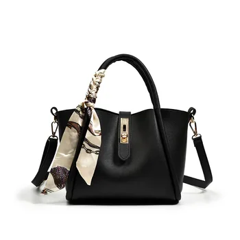 Şık ve batılılaşmış bir omuz çantası, niş tasarım, kadınlar için çanta, basit ve düz renk crossbody çanta trendi
